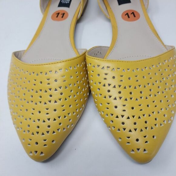 JONES NEW YORK SIGNATURE. YELLO GOLD SANDAL. SIZE 11. - Picture 7 of 16